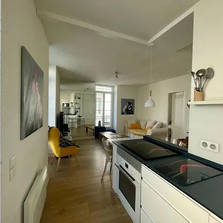 Apartment Centre *