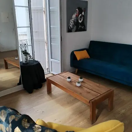 Apartment Centre *